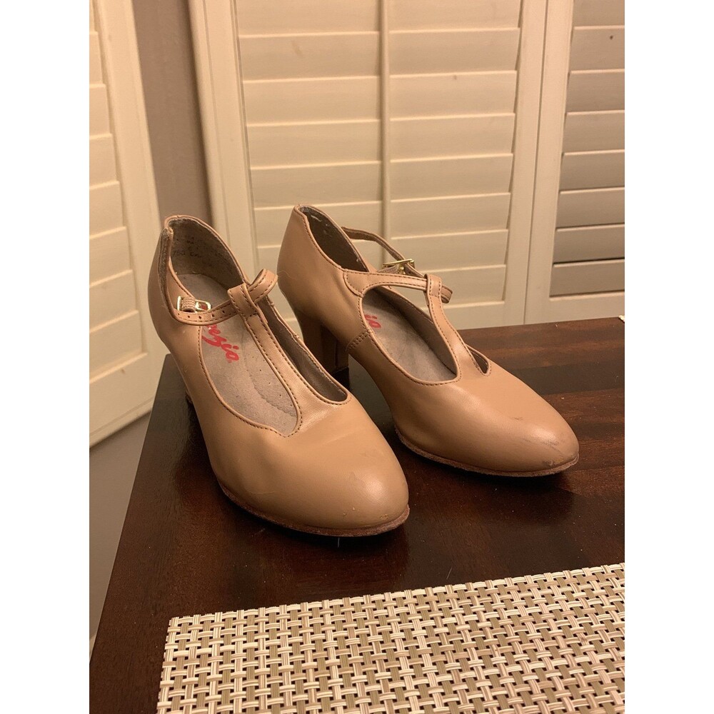 Capezio dance shoes womens 6 1/2